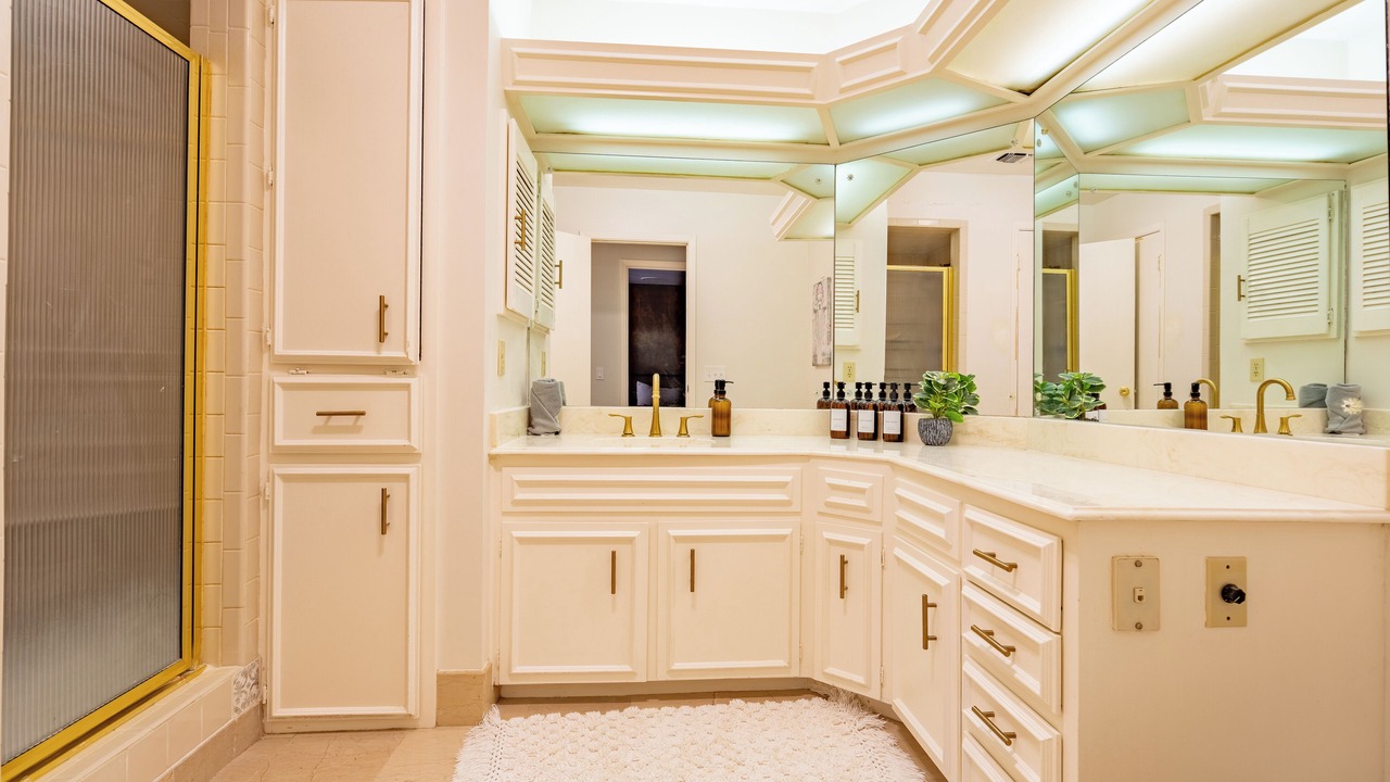 Photo of Bathroom in Oak Park - Northwood