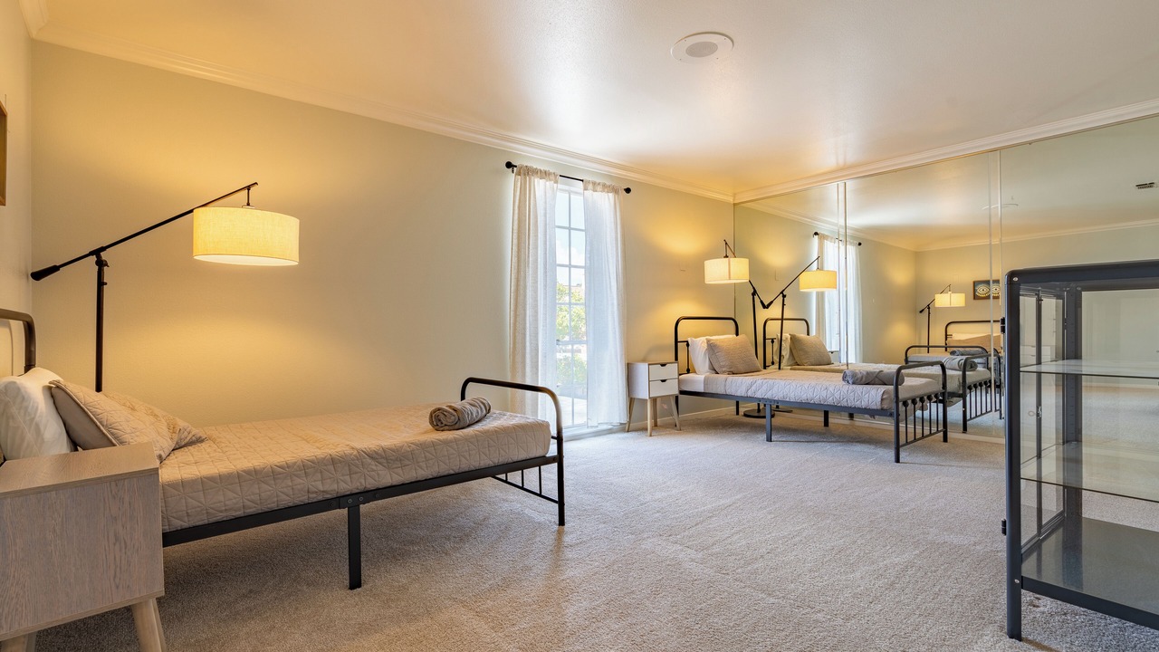 Photo of Bedroom in Oak Park - Northwood
