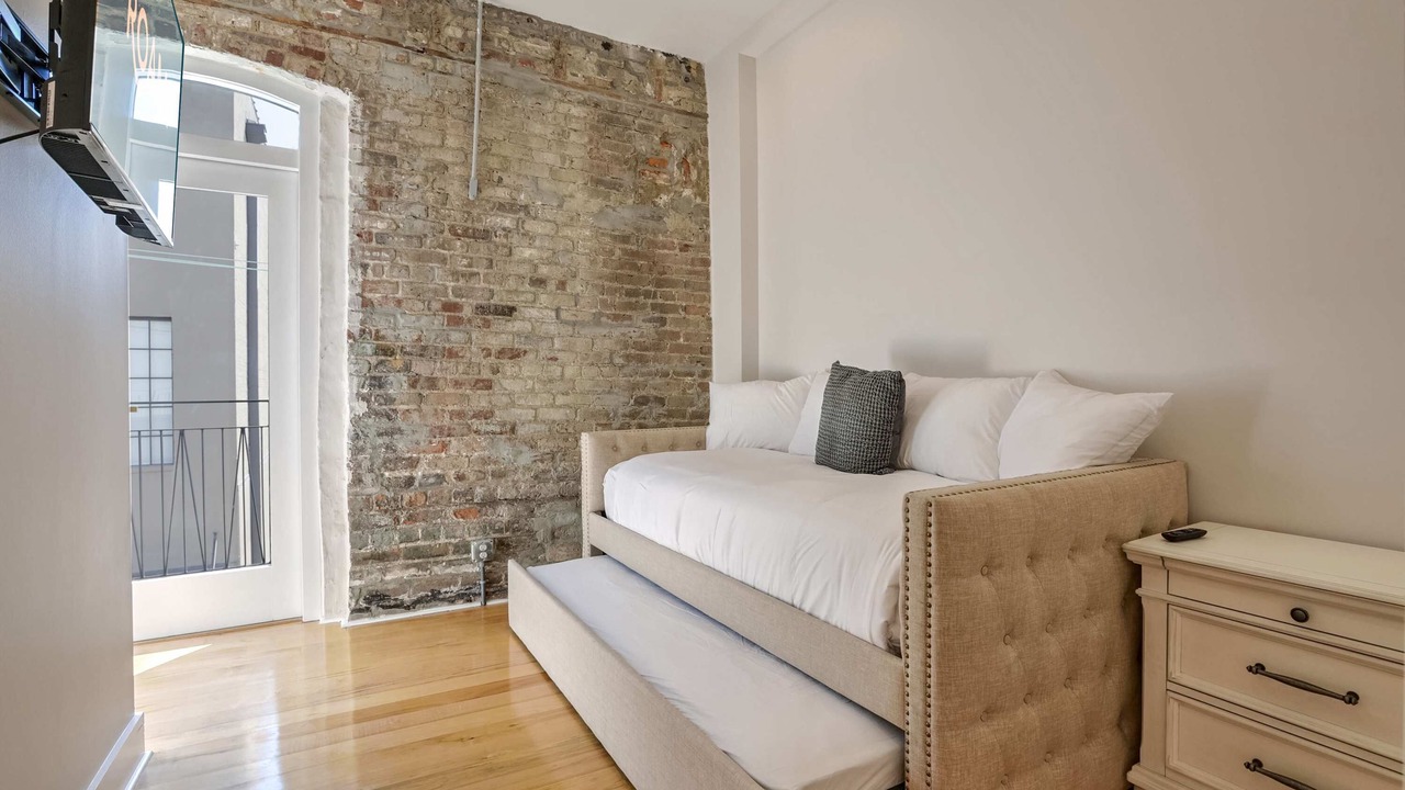 Photo of Bedroom in Arts/Warehouse District