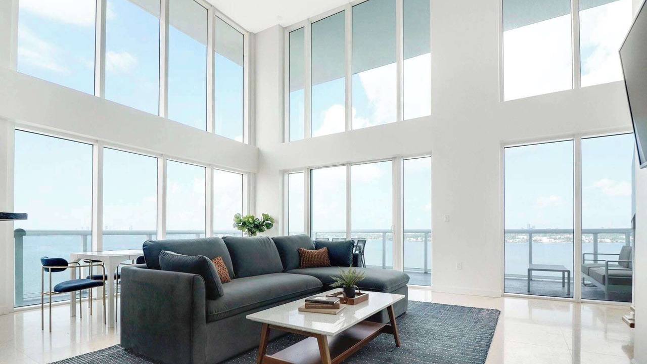 Photo of Livingroom in North Bay Village