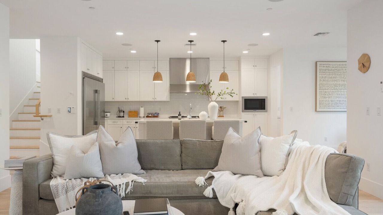 Photo of Livingroom in West Los Angeles