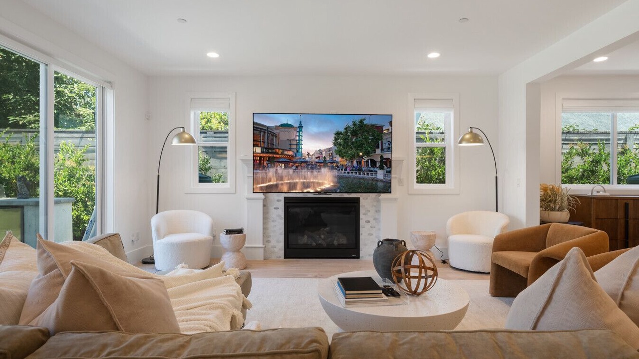 Photo of Livingroom in West Los Angeles