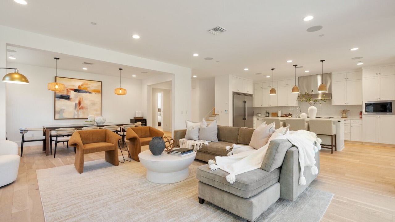 Photo of Livingroom in West Los Angeles