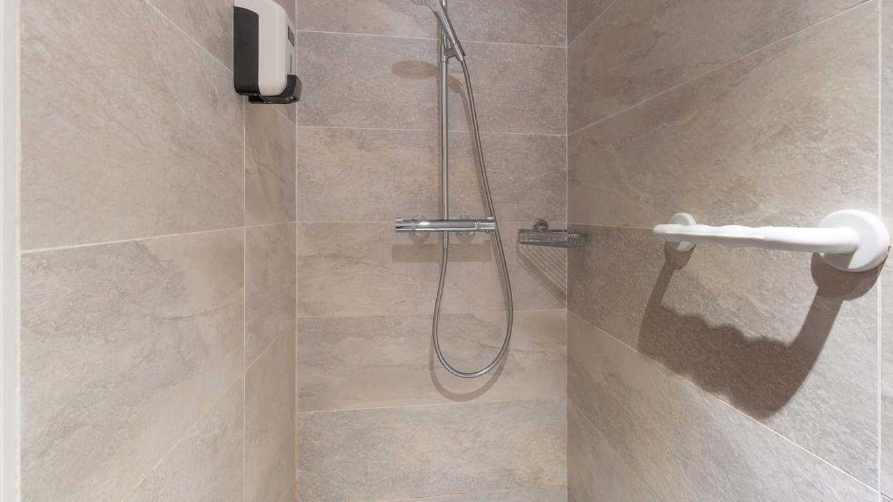 Photo of Bathroom in Saint Alban Auriolles