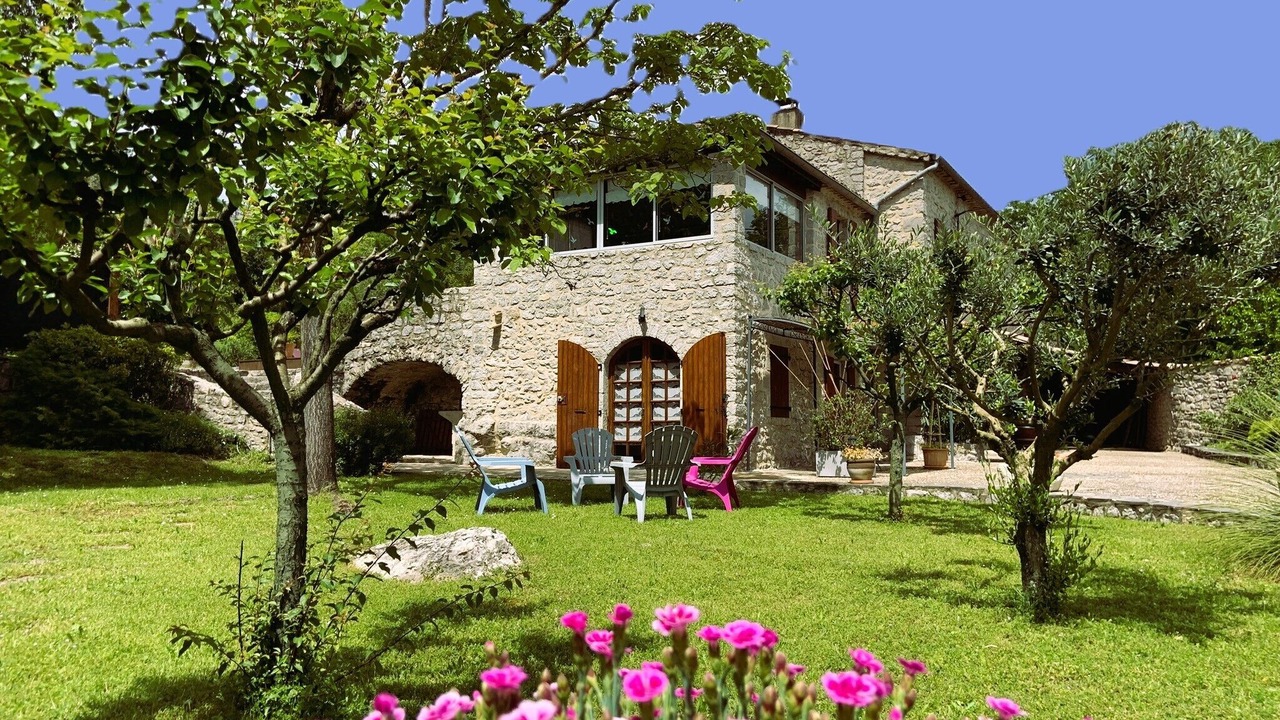 Photo of Patio Balcony in Saint Alban Auriolles