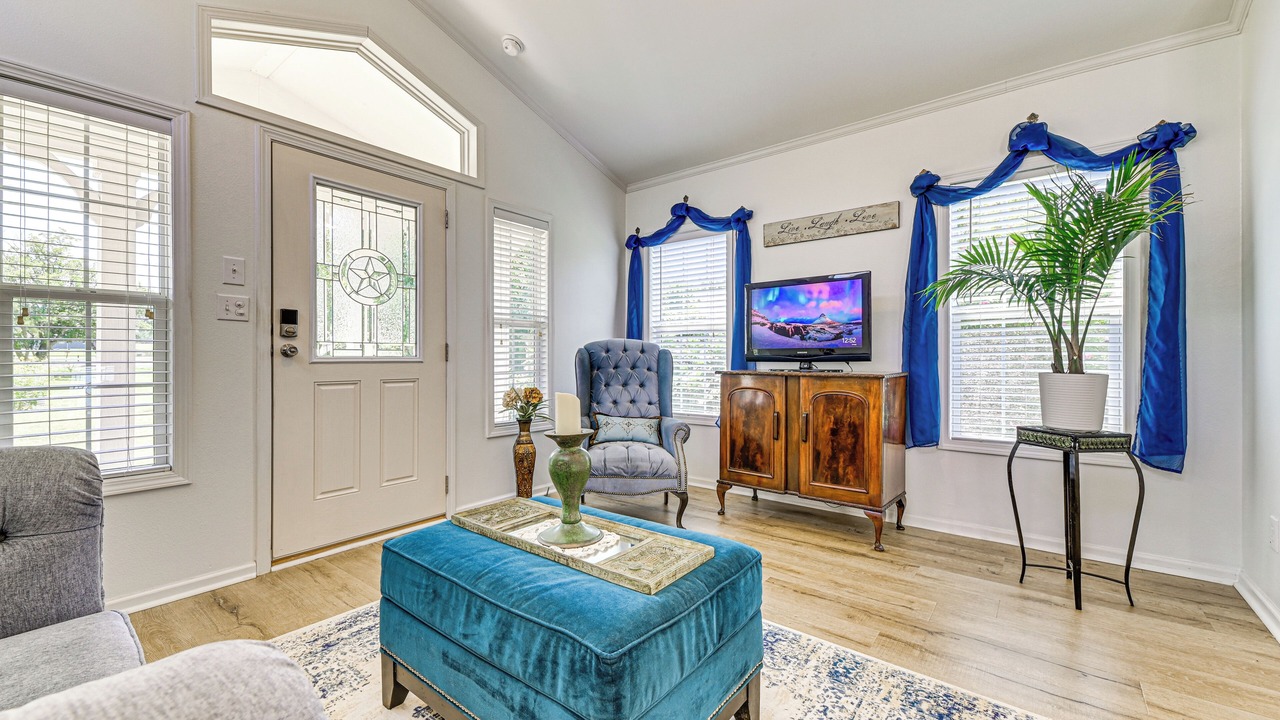 Photo of Livingroom in Weston