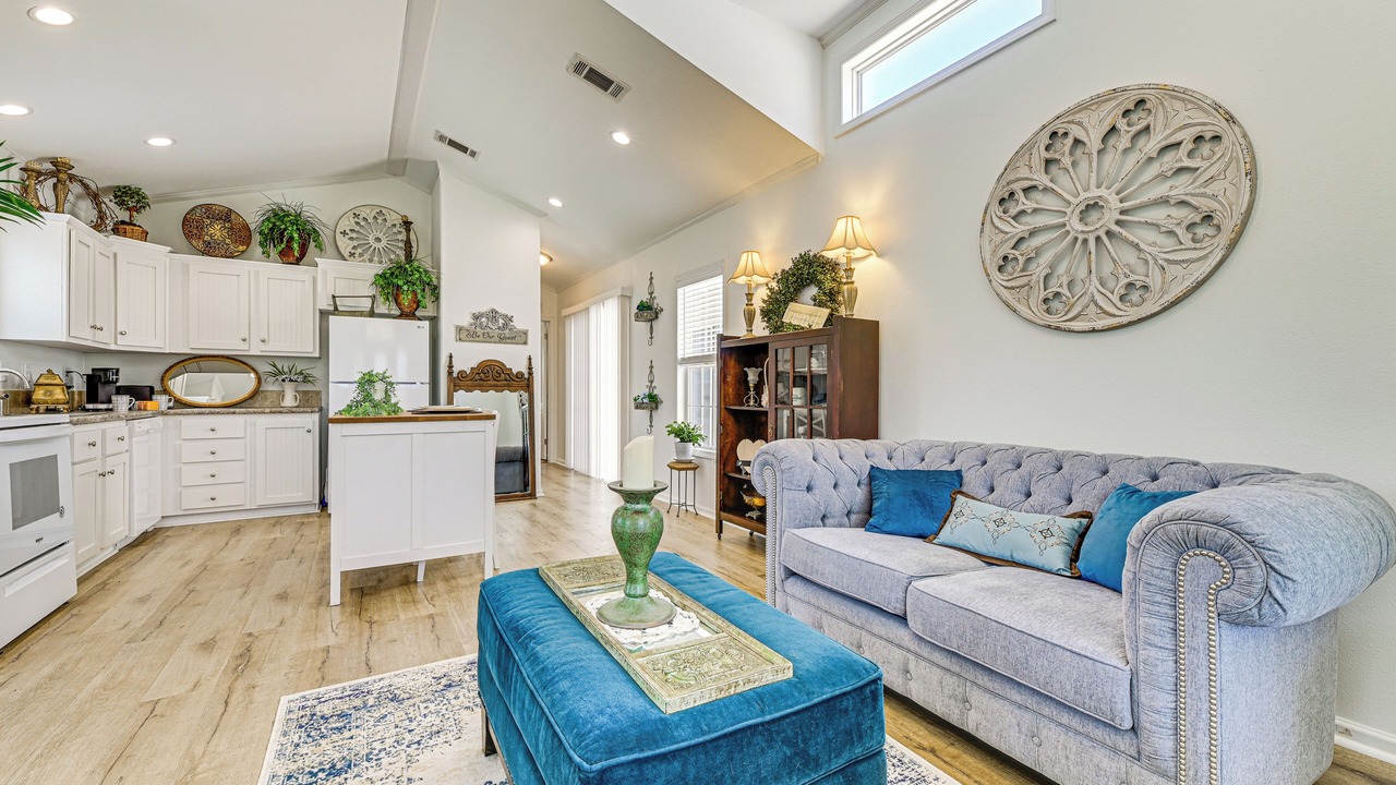 Photo of Livingroom in Weston