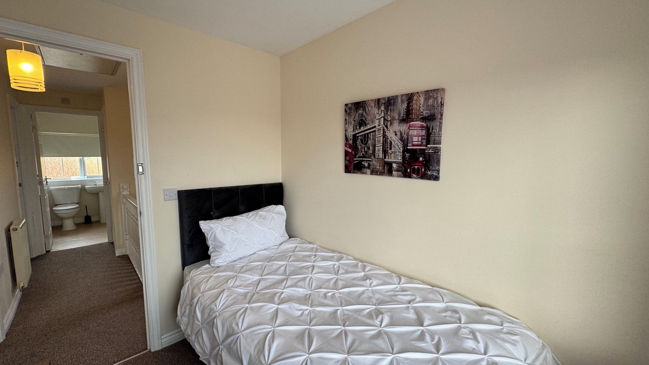 Photo of Bedroom in Leighton Buzzard