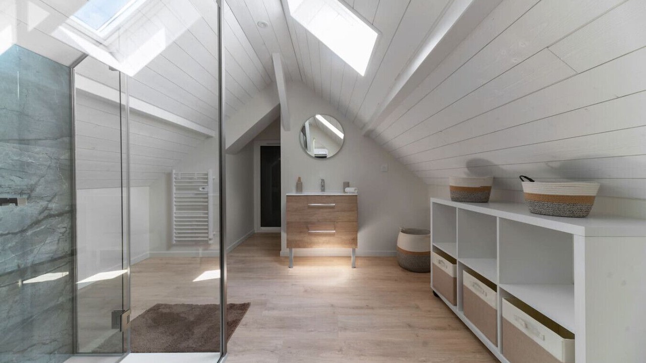 Photo of Others in Billy