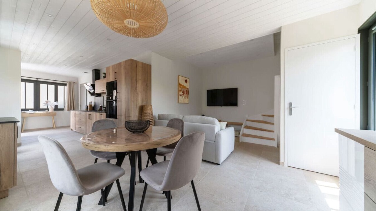 Photo of Others in Billy