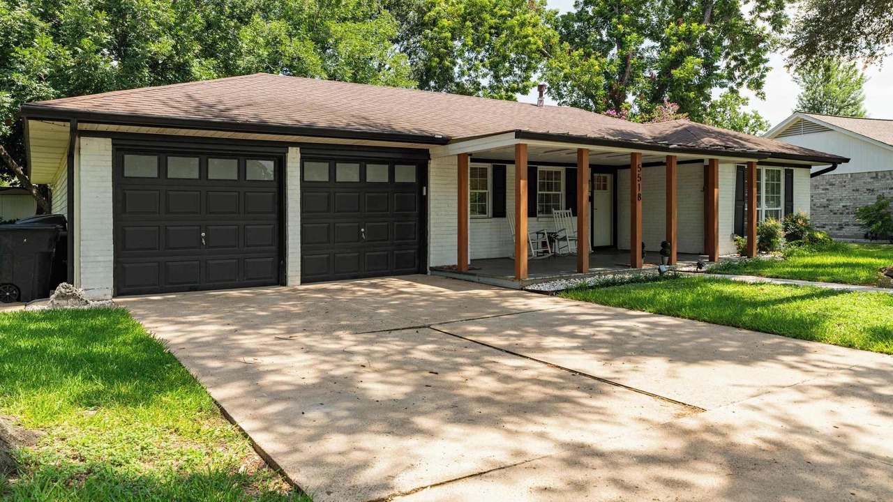 Photo of Outdoor in Garden Oaks