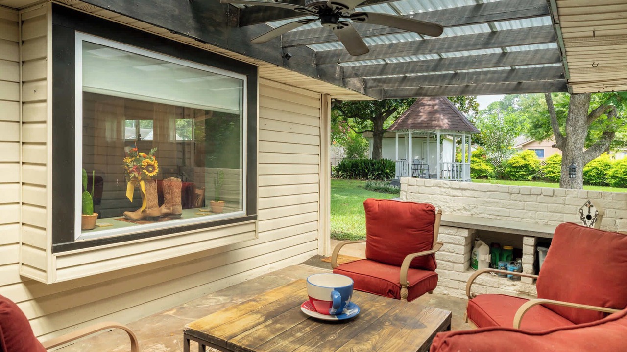 Photo of Outdoor in Garden Oaks