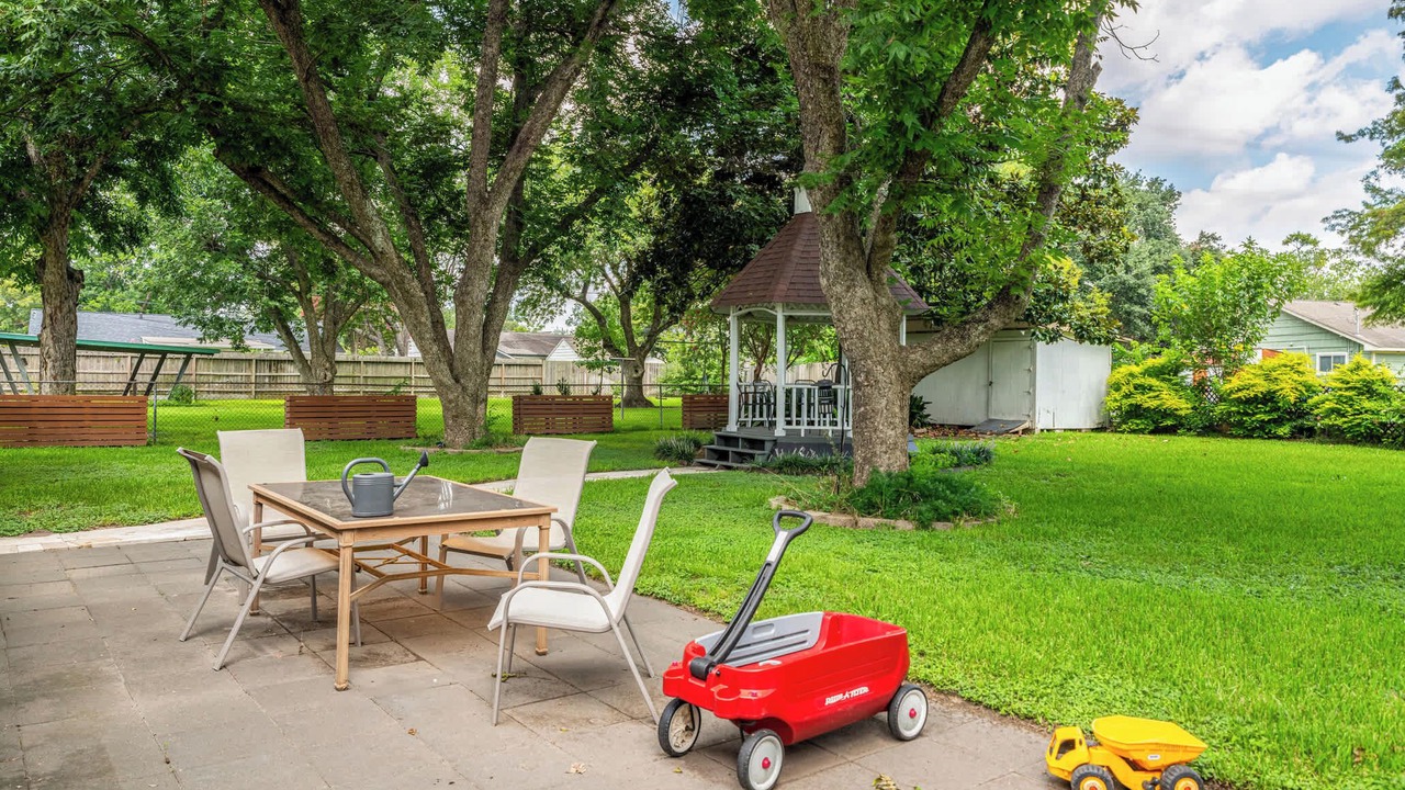 Photo of Outdoor in Garden Oaks