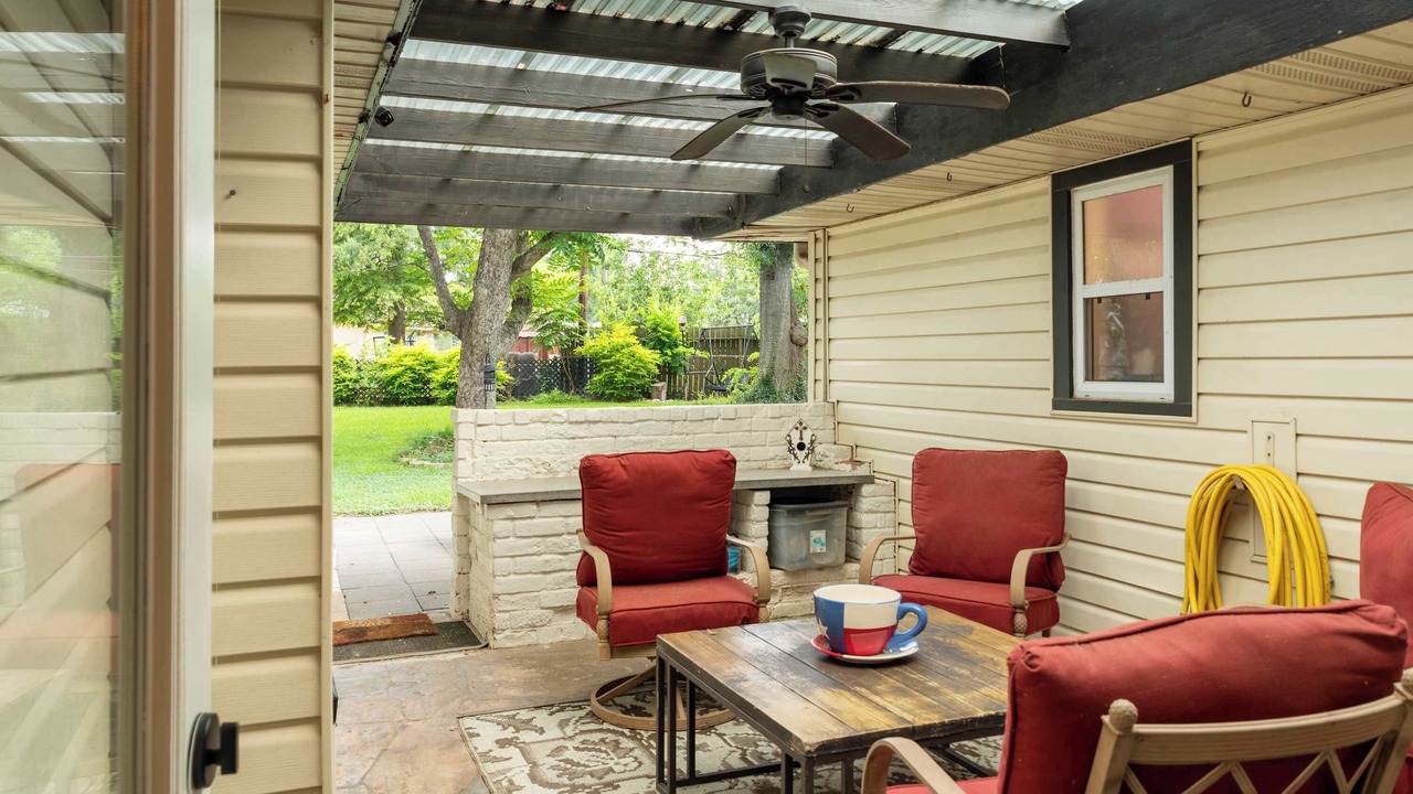 Photo of Patio Balcony in Garden Oaks