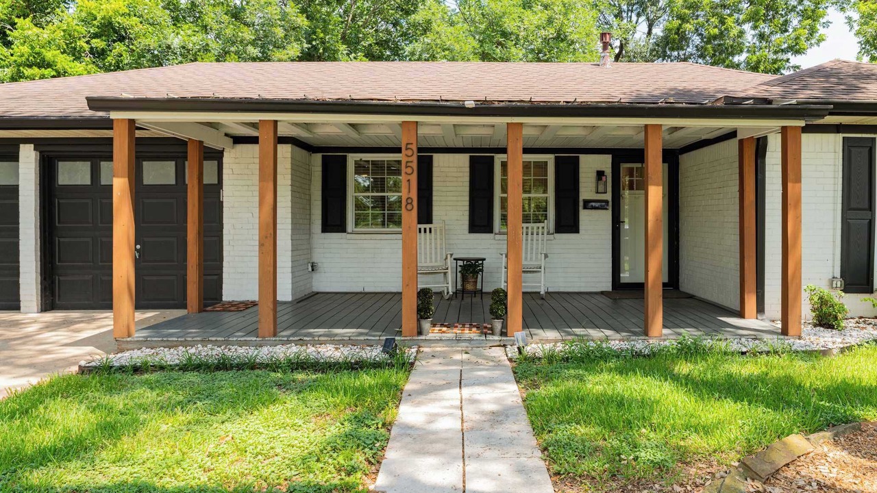 Photo of Outdoor in Garden Oaks