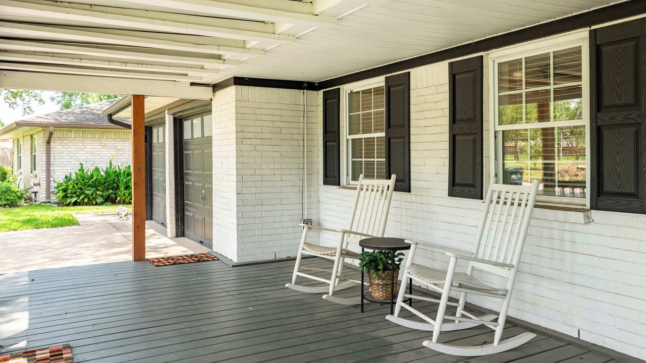 Photo of Patio Balcony in Garden Oaks