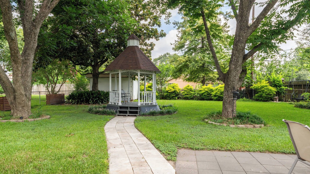 Photo of Outdoor in Garden Oaks