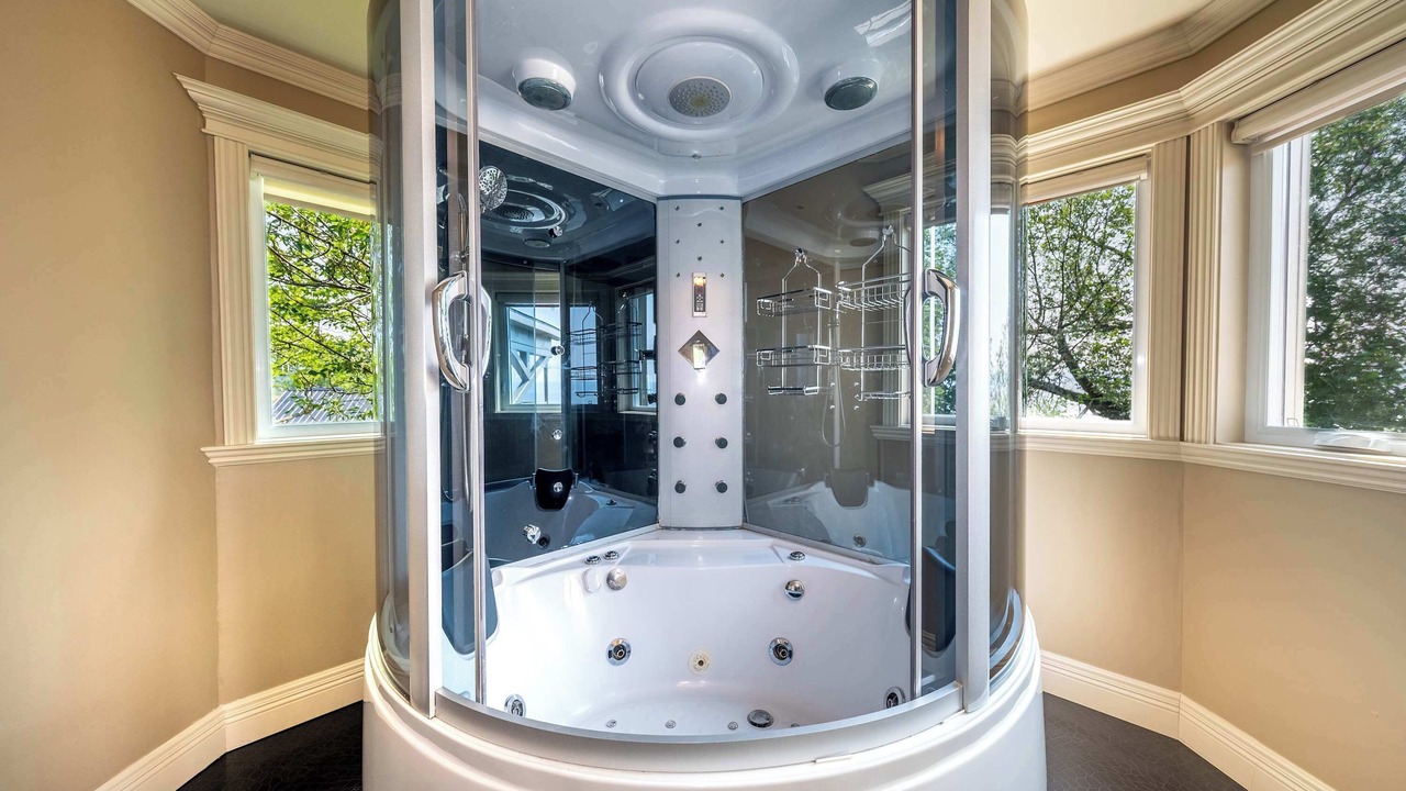 Photo of Bathroom in Saint-Augustin-de-Desmaures