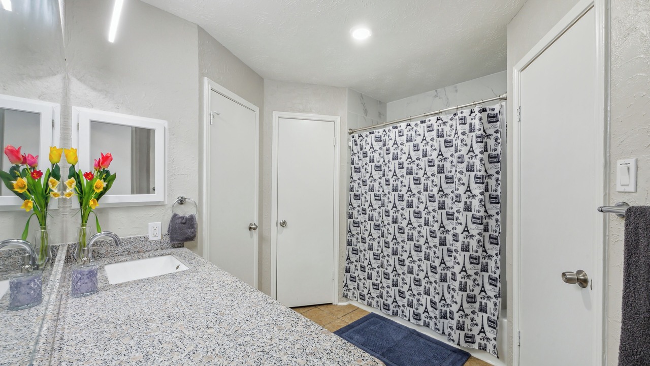 Photo of Bathroom in Southbelt/Ellington