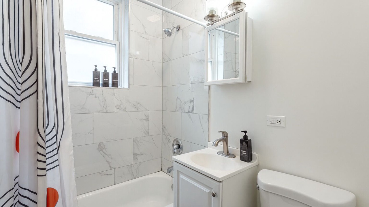 Photo of Bathroom in Albany Park