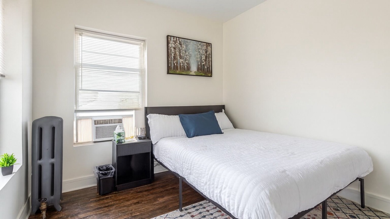 Photo of Bedroom in Albany Park