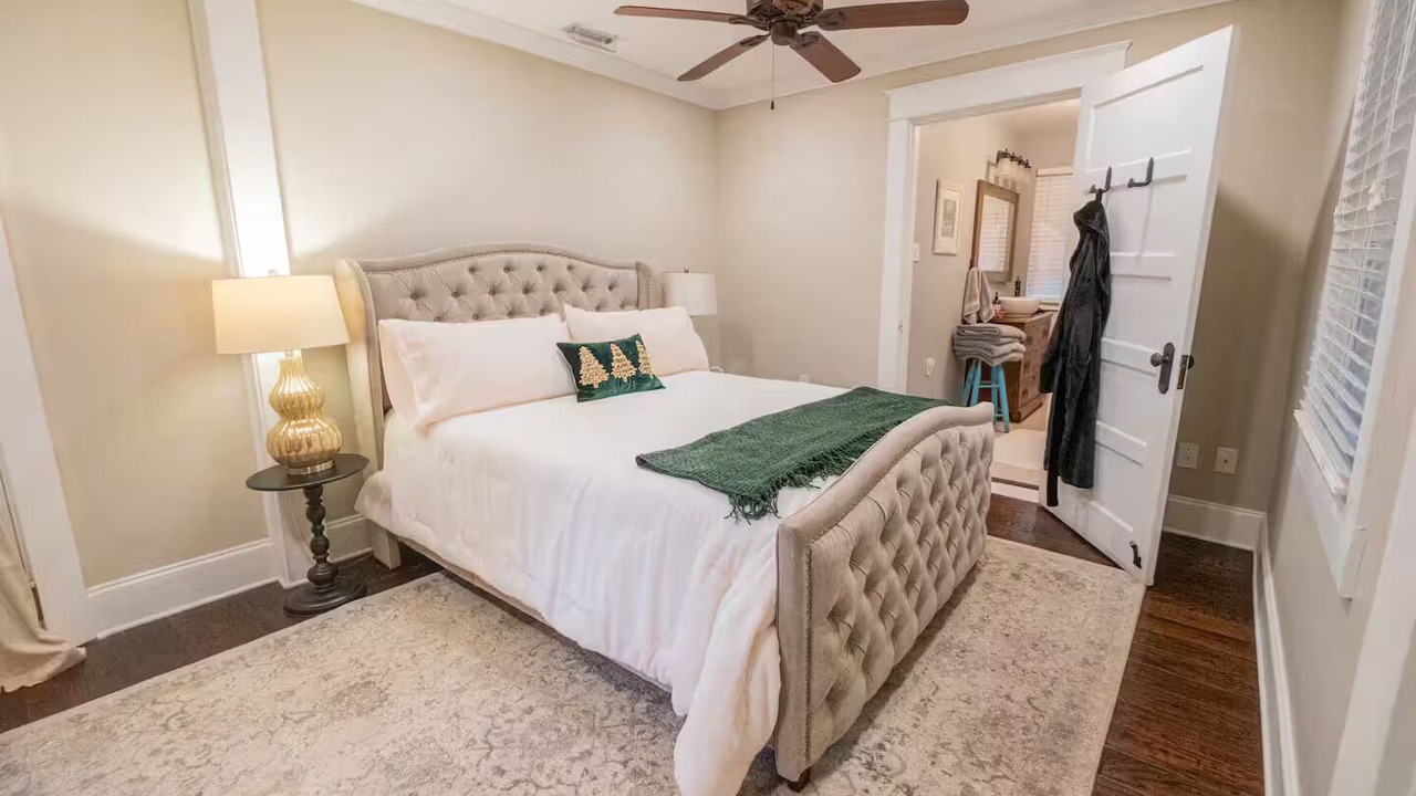 Photo of Bedroom in Clinton