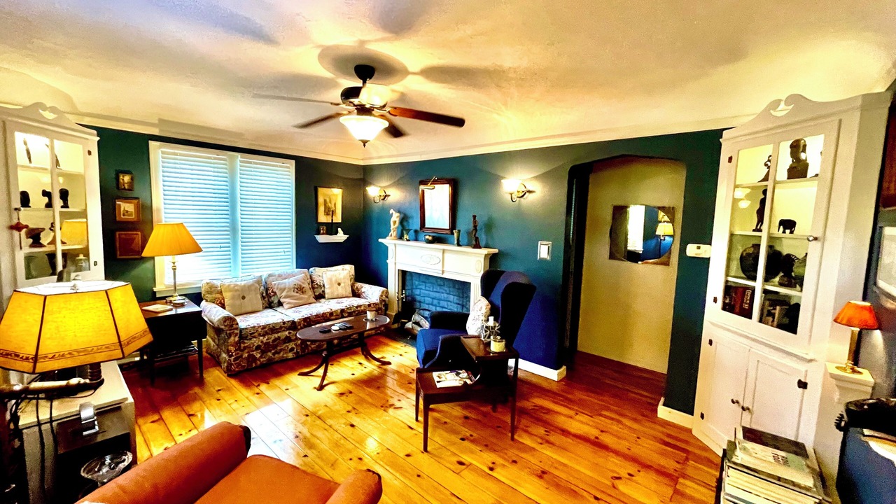 Photo of Livingroom in Menasha