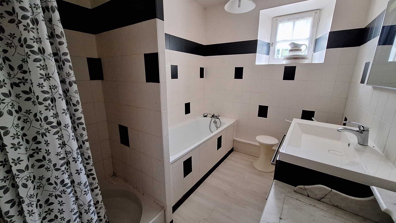 Photo of Bathroom in Mansigne