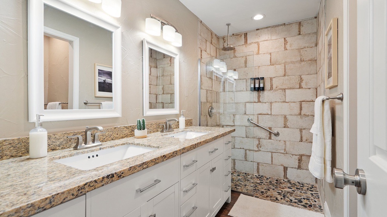 Photo of Bathroom in North Central Carrollton