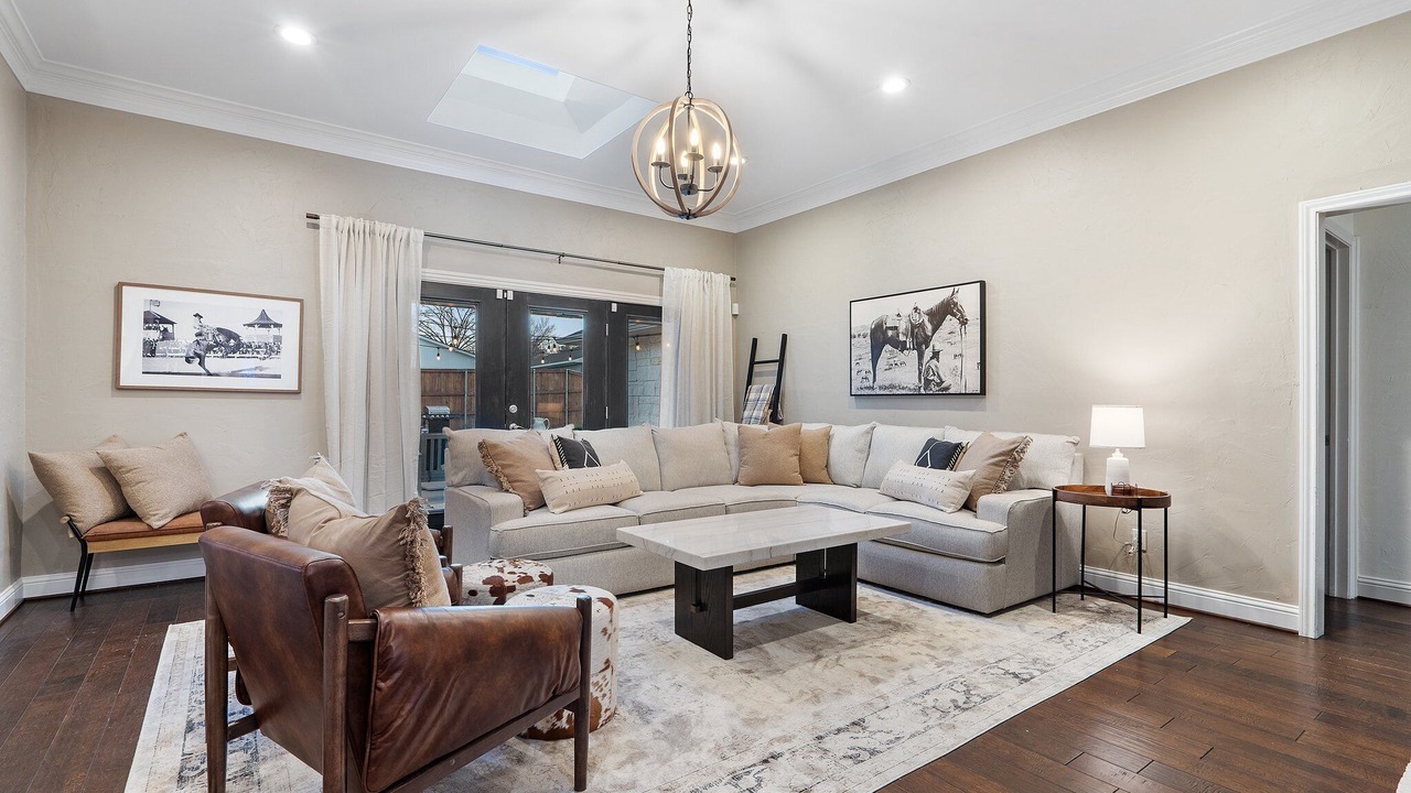 Photo of Livingroom in North Central Carrollton