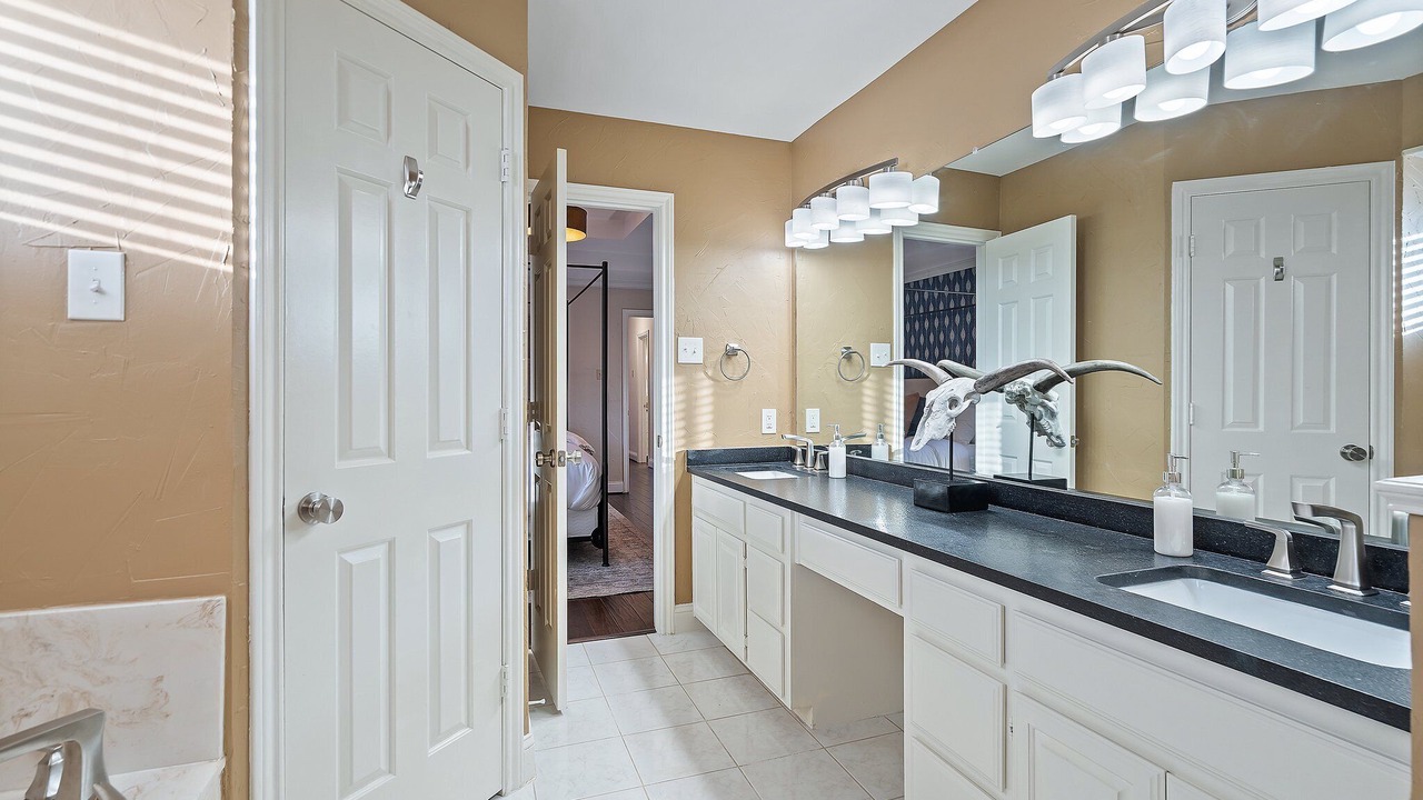 Photo of Bathroom in North Central Carrollton