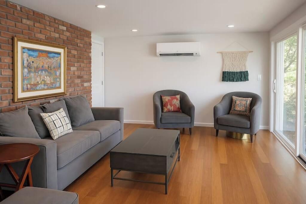 Photo of Livingroom in Newtown