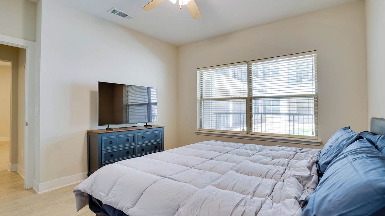 Photo of Bedroom in Crowley
