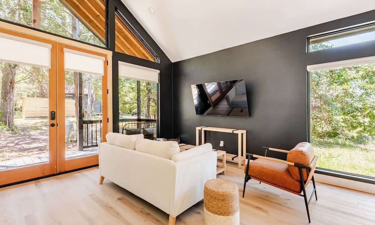 Photo of Livingroom in Cedar Creek