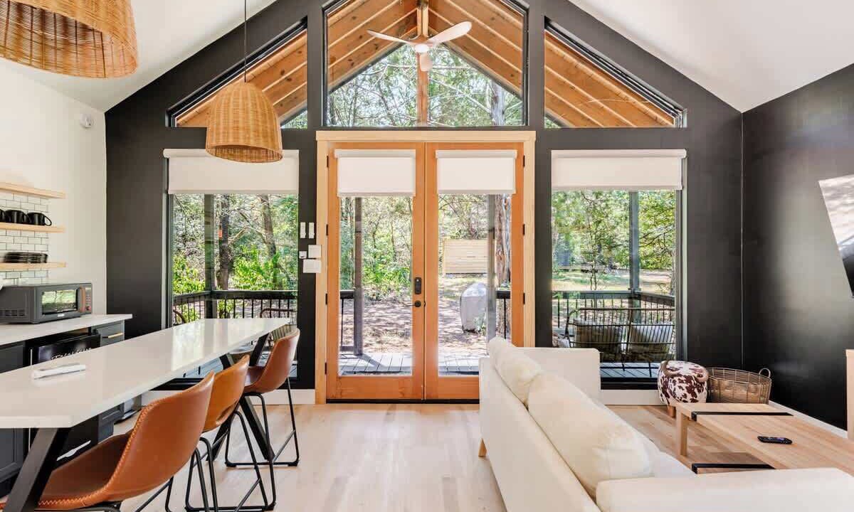 Photo of Livingroom in Cedar Creek