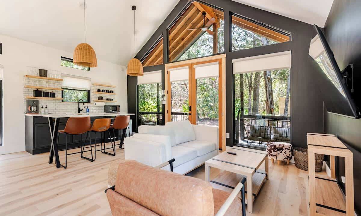 Photo of Livingroom in Cedar Creek