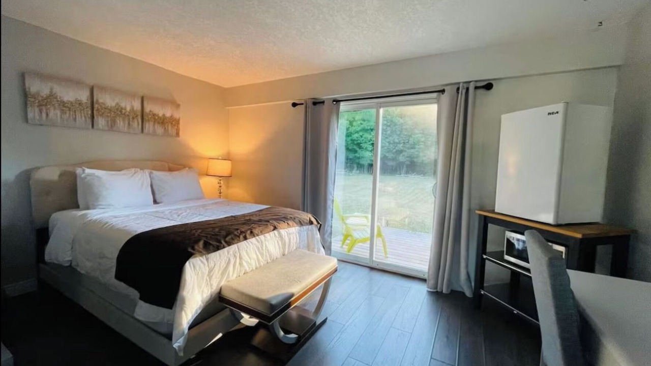 Photo of Bedroom in Colpoys Bay
