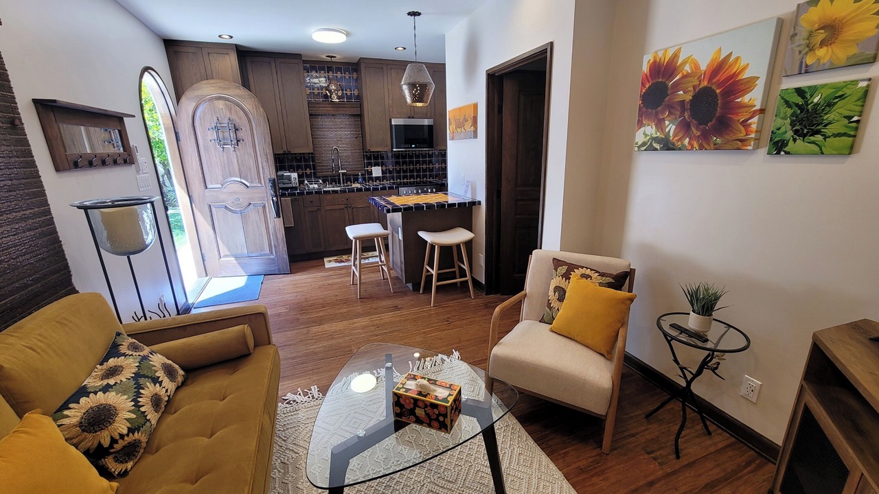 Photo of Livingroom in Fairfax District