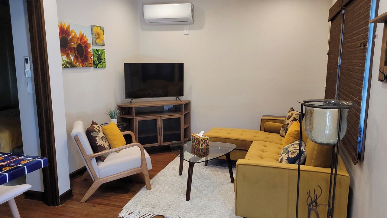 Photo of Livingroom in Fairfax District