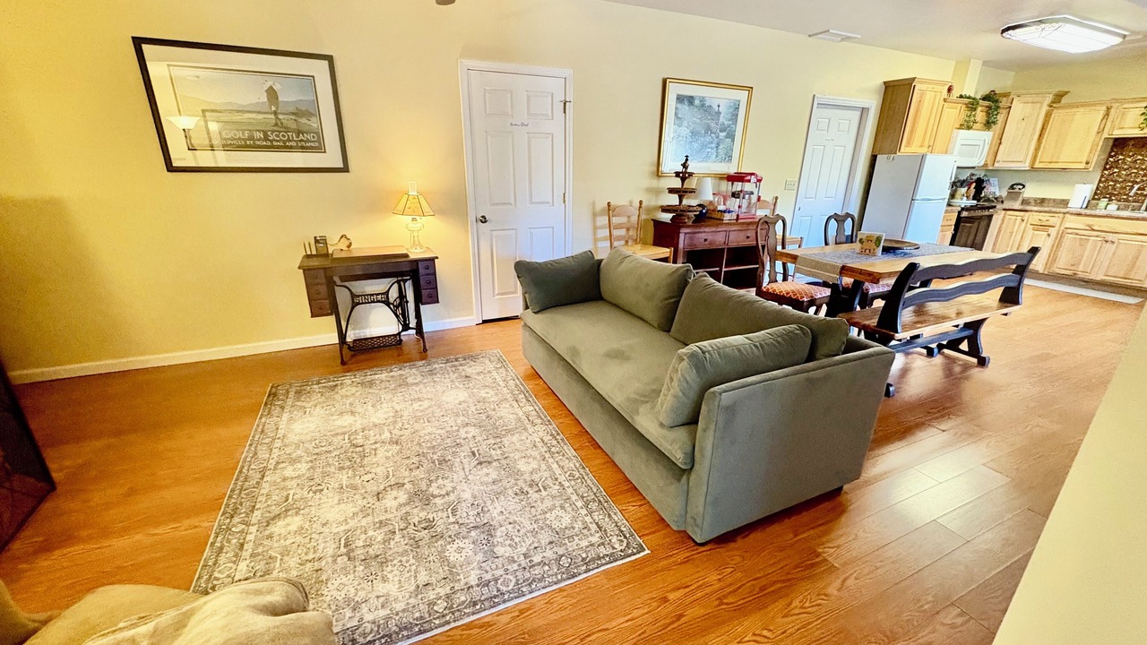 Photo of Livingroom in Floyd