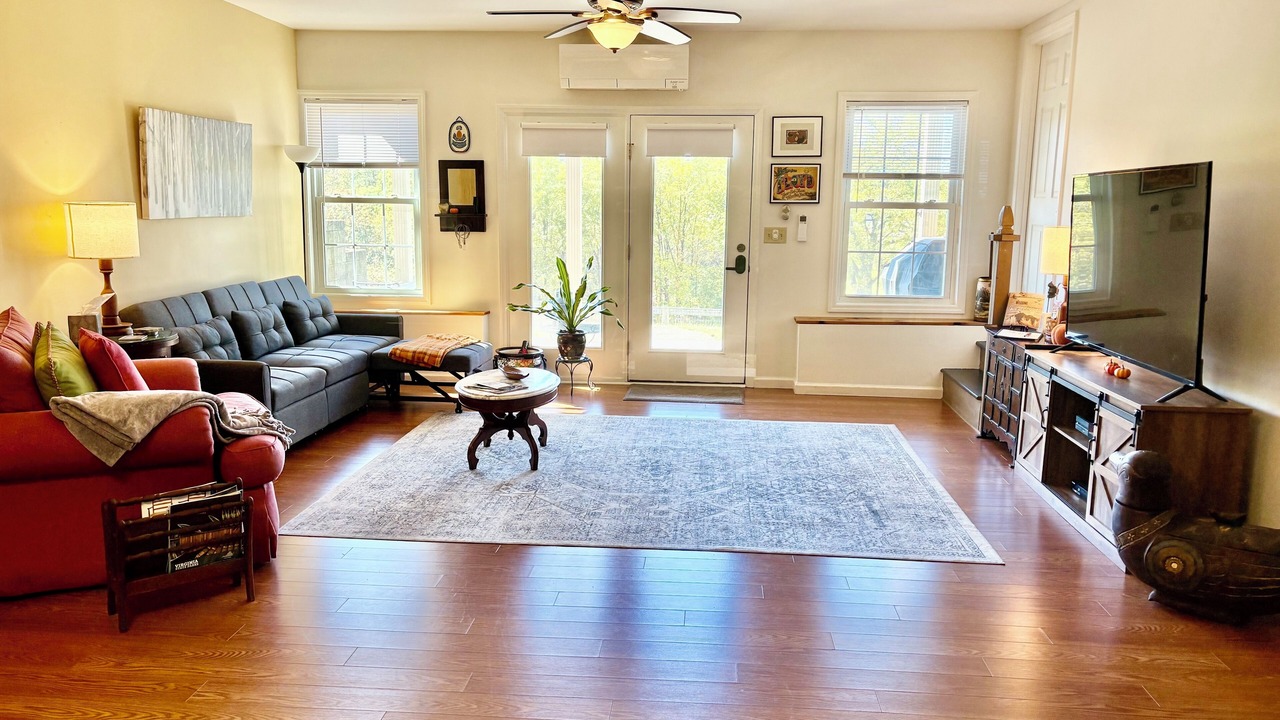 Photo of Livingroom in Floyd
