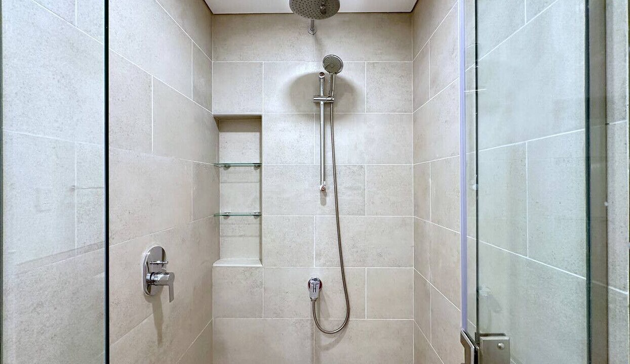 Photo of Bathroom in Umm Suqeim 3