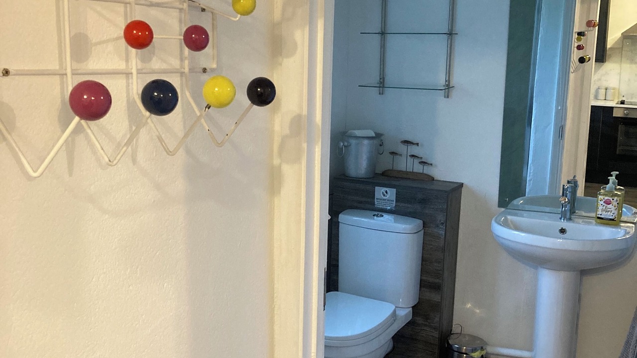 Photo of Bathroom in Fivelanes