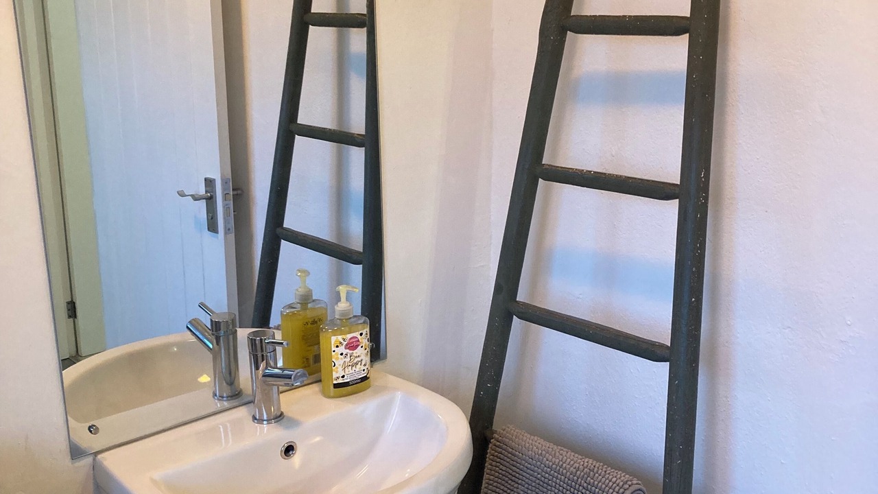 Photo of Bathroom in Fivelanes