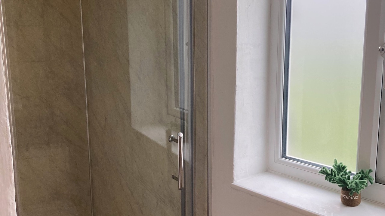 Photo of Bathroom in Fivelanes