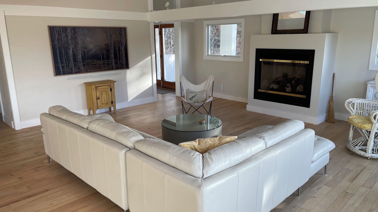 Photo of Livingroom in Truro