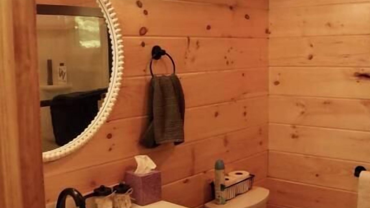 Photo of Bathroom in McArthur
