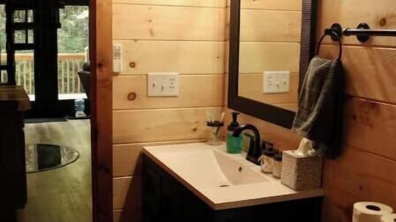 Photo of Bathroom in McArthur