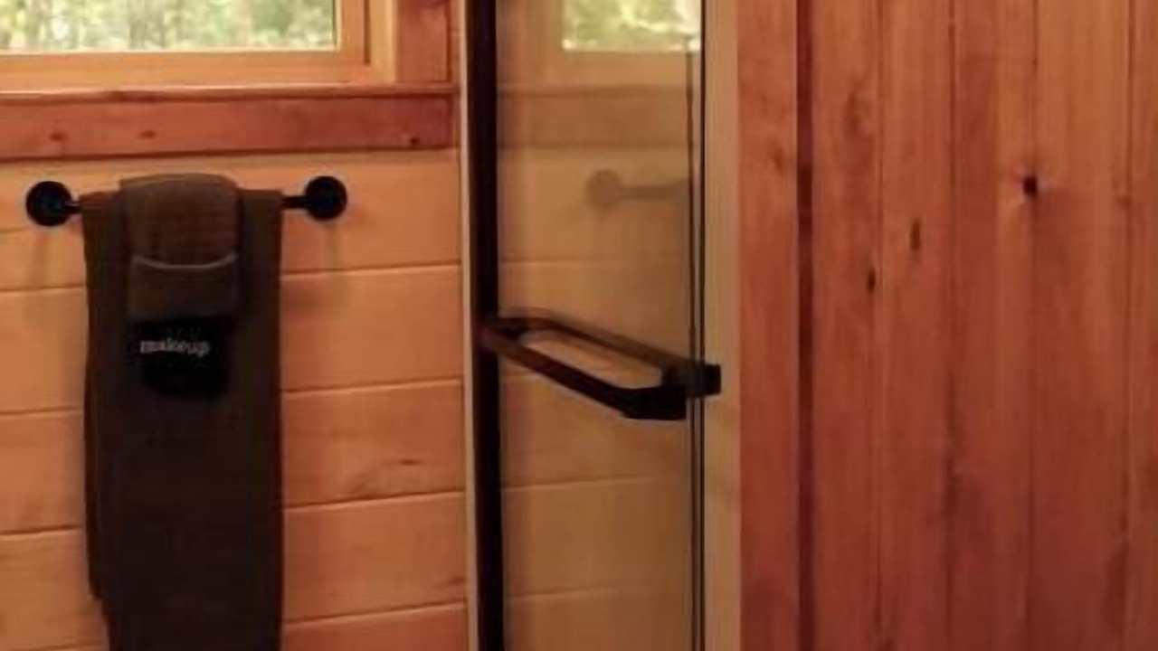 Photo of Bathroom in McArthur