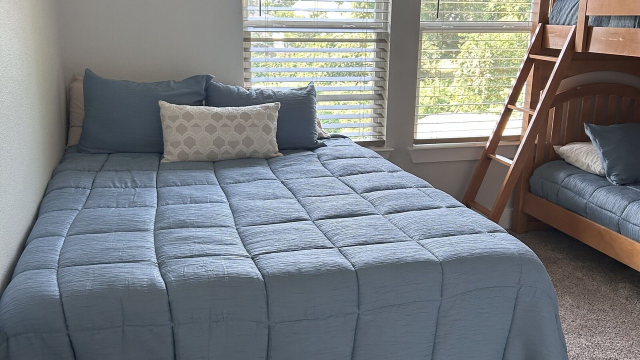 Photo of Bedroom in Cedar Creek Reservoir